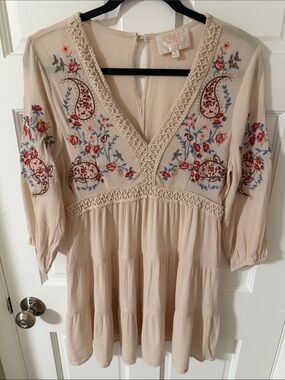 Audrey Parks for Francesca's Embroidered Boho Babydoll Mini Dress Size Medium
